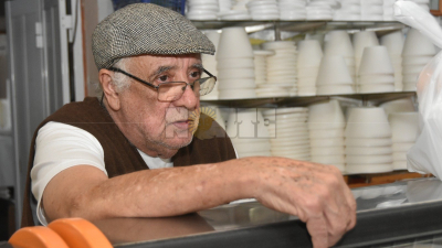 Dino Paganucci, el único heladero chaqueño que prepara el sabor homenaje al Papa Francisco