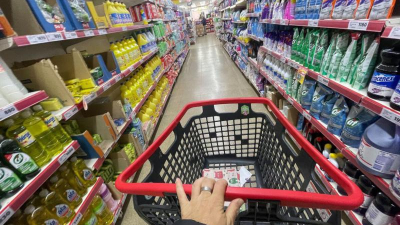 Bajó el consumo en mayoristas y registró una leve suba en supermercados