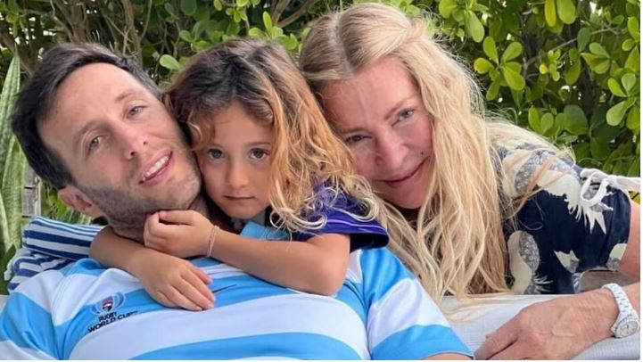 Cris Morena y nieta 2.JPG