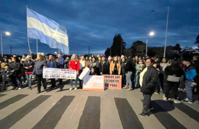 Amplia manifestación del frente gremial en el acceso a Quitilipi