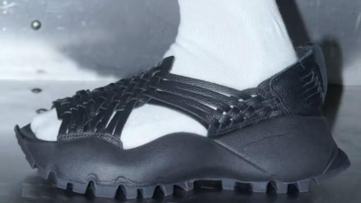 Las nuevas sandalias de Adidas desatan la furia
