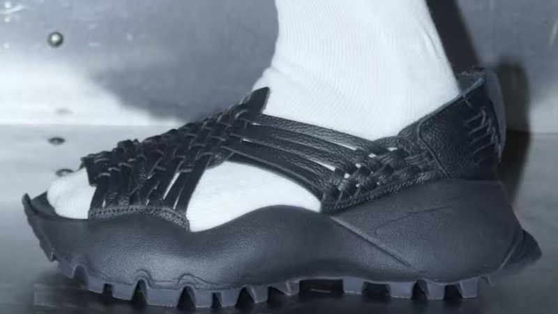 Las nuevas sandalias de Adidas desatan la furia