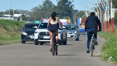Alerta en la colectora: ciclistas imprudentes multiplican el peligro en la Ruta 16