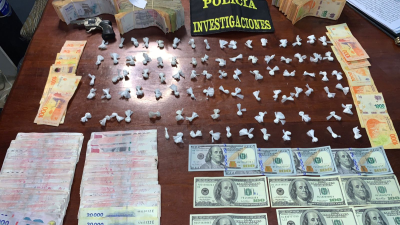Allanamiento en Resistencia: decomisaron cocaína, dinero y un arma en operativo policial