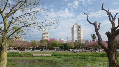 Jornada calurosa en la previa al fin de semana y la llegada de la primavera traería lluvias