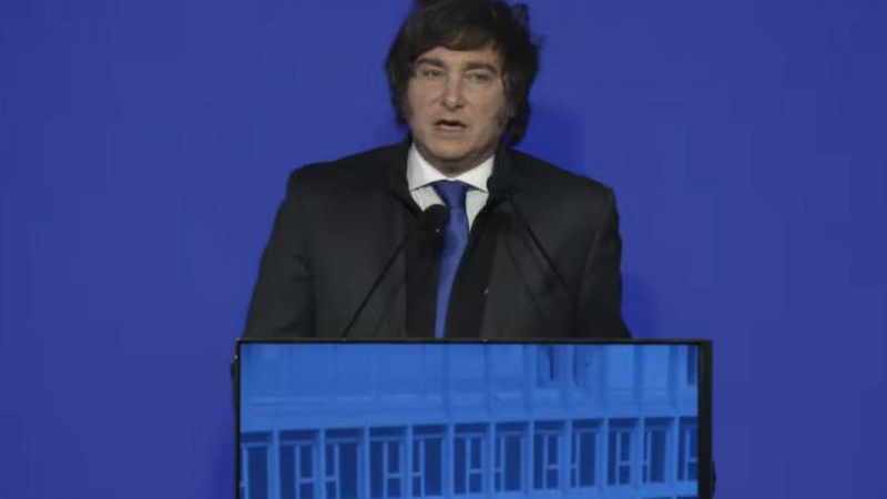 Milei aseguró que el pánico político hace subir el riesgo país