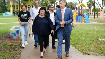 Zdero recorrió localidades: aniversarios, anuncios y colorido estudiantil