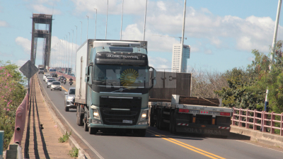 Tránsito lento en el puente Chaco-Corrientes por la reparación de las juntas