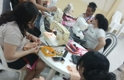 La red de "Mujeres unidas para edificar" recibió equipamiento