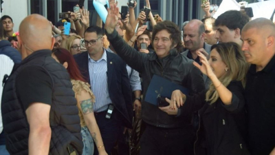 Se suspendió el acto de Milei en medio de disturbios