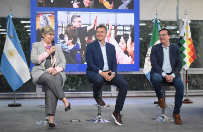 El gobierno inició la entrega de tablets para mejorar el aprendizaje en lectura y escritura