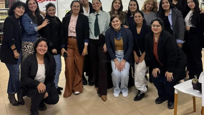 "Queremos potenciar a las mujeres que están muy capacitadas en temas legales y no se conocen"