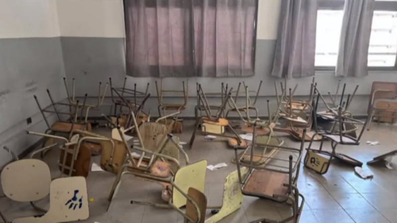 Alumnos destrozaron su colegio porque las autoridades no los dejaron faltar el último día de clases