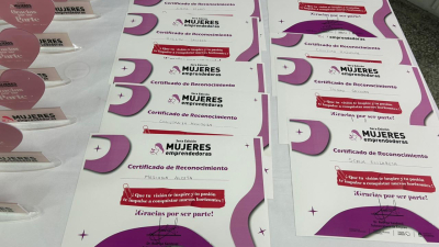 Mujeres recibieron sus certificados
