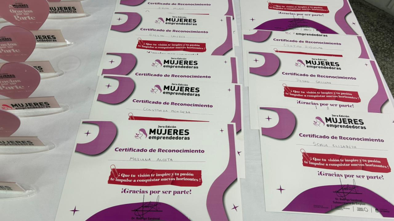 Mujeres recibieron sus certificados