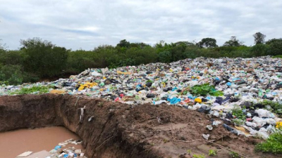 Por un basural cercano, piden cuidar el río Negro y lo declaran sujeto de derechos