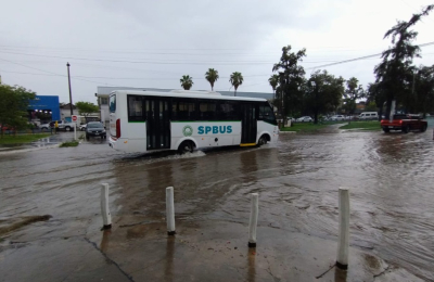 Las intensas precipitaciones volvieron a anegar calles en Sáenz Peña