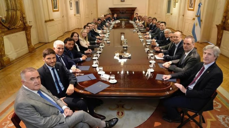 Milei reduce cada vez más los aportes a las provincias