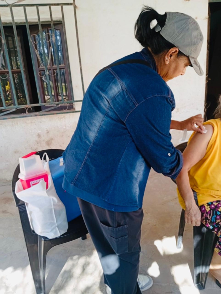 Salud en terreno recorrida casa por casa en el barrio Divino Niño (4).jpeg