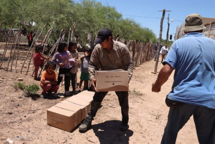 Entrega-de-cajas-alimentarias--(13).jpg