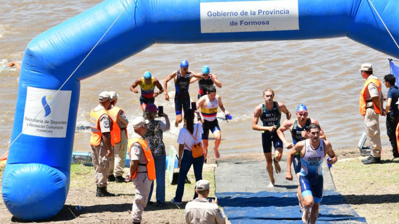 Con atletas de 11 países inició la Copa Panamericana y Campeonato Sudamericano de Triatlón