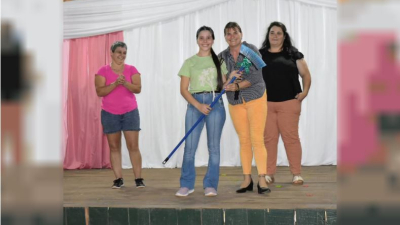 Polémica en Misiones: un municipio regaló baldes, escobas y escurridores por el Día de la Mujer