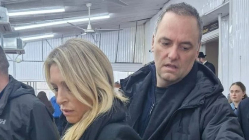 El Gobierno respaldó a Adorni tras la polémica por haber llevado a su esposa en el avión presidencial