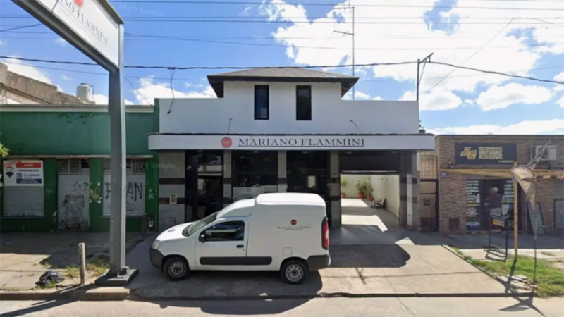 Robaron una ambulancia y la abandonaron cuando descubrieron un cadáver en su interior