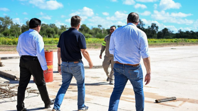 El gobernador recorrió la pista de aviación que se construye en Pompeya