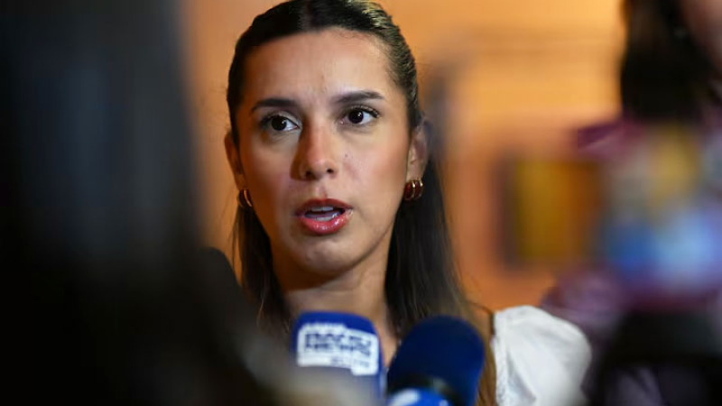 Agostina Páez pagó la caución y ya puede regresar a la Argentina