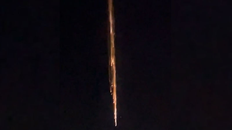 Una gran estela de fuego iluminó la madrugada y sorprendió a vecinos del sur del país