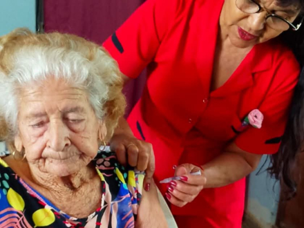 Vacunación residencias adultos mayores en el interior (6).jpeg