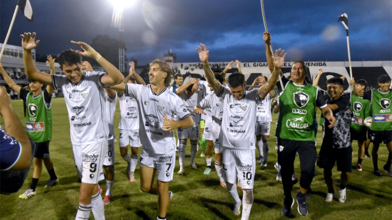 For Ever se la juega en Caseros