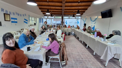 Chocolatada patriótica y encuentro en el Club de Jubilados Amigos Solidarios