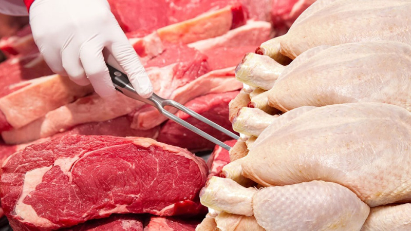 Sigue cayendo el consumo de carne vacuna y se afianza el reemplazo por pollo