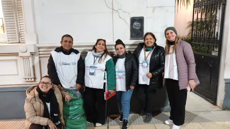 Equipos interdisciplinarios asisten a personas en situación de calle en la capital