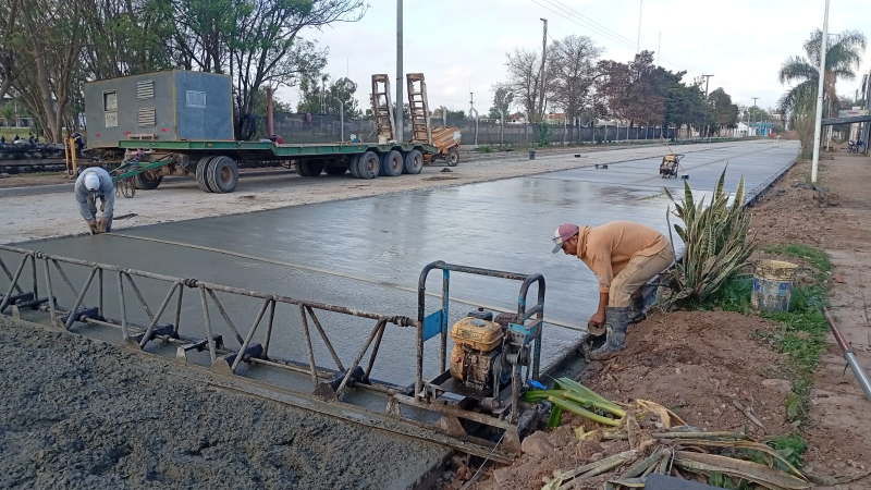Etapa final de la pavimentación de avenida Caseros en Charata