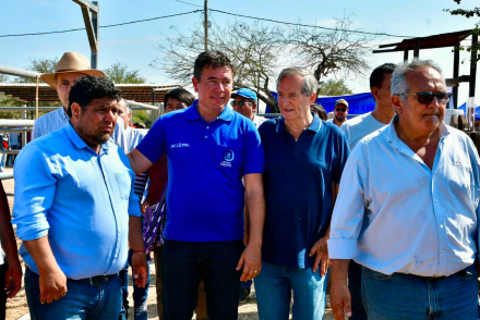 Roberto Vizcaíno con autoridades del PAIPPA e intendentes del oeste provincial