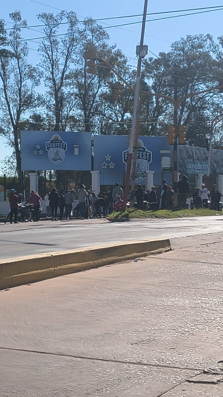 Hubo incidentes entre hinchas antes del partido de Sarmiento y For Ever 5 poli3
