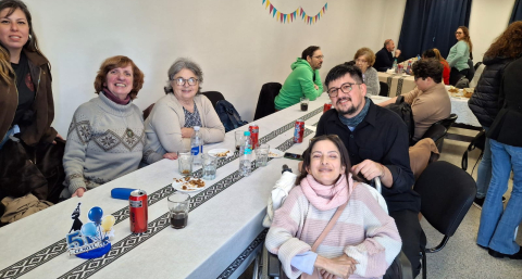 Jubilados Amigos Solidarios almorzaron con referentes del Cenovi