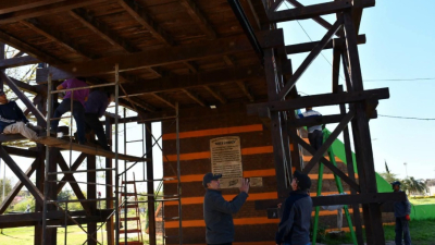 Avanza la reparación del puente de la Fundación en el Parque del Centenario