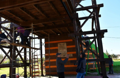 Avanza la reparación del puente de la Fundación en el Parque del Centenario
