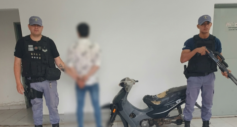 Anoche le quitaron la moto a golpes y hoy la policía la encontró sin ruedas