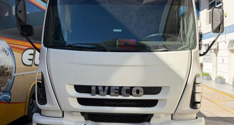 Pulqui Pack vende dos camiones de carga: un Iveco Tector 2013 y un Mercedes-Benz MB 1634