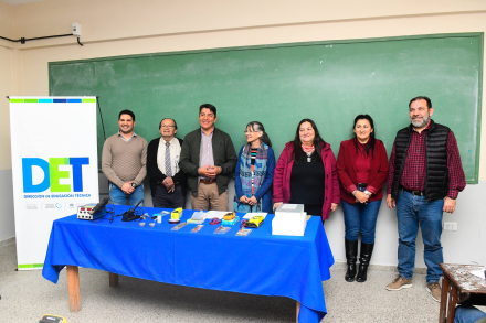 Comenzó la capacitación laboral en reparación de celulares 4