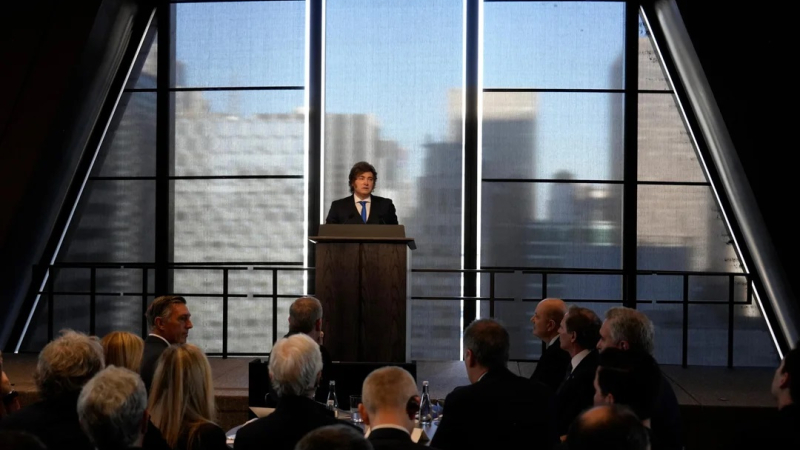 En París Milei busca sumar inversiones europeas