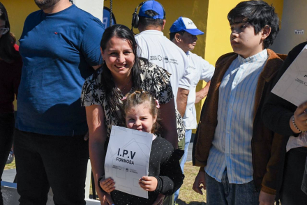 entrega viviendas_Laguna Blanca (10)