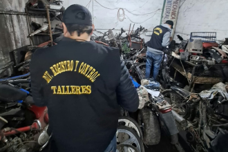 Hallaron motor robado en un taller e investigan al mecánico por supuesto encubrimiento