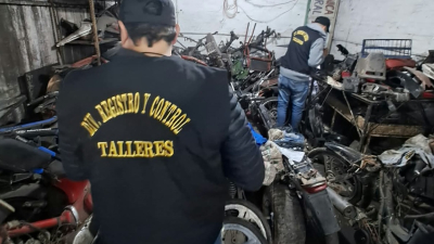 Hallaron motor robado en un taller e investigan al mecánico por supuesto encubrimiento