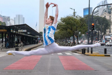 Es argentino e ingresó a una de las academias de ballet más prestigiosas del mundo